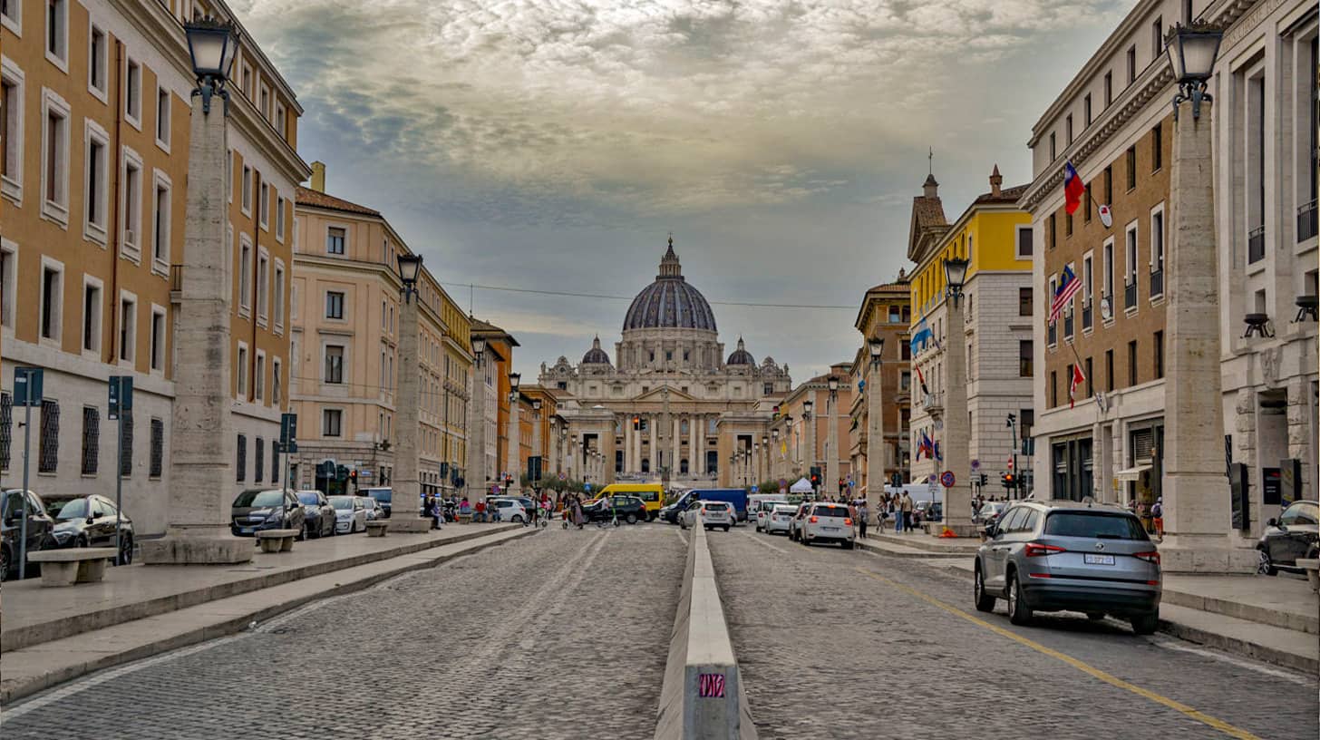 Vatican-bound on Via della Conciliazione
