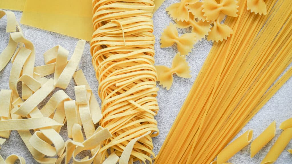 The image shows a variety of uncooked pasta.