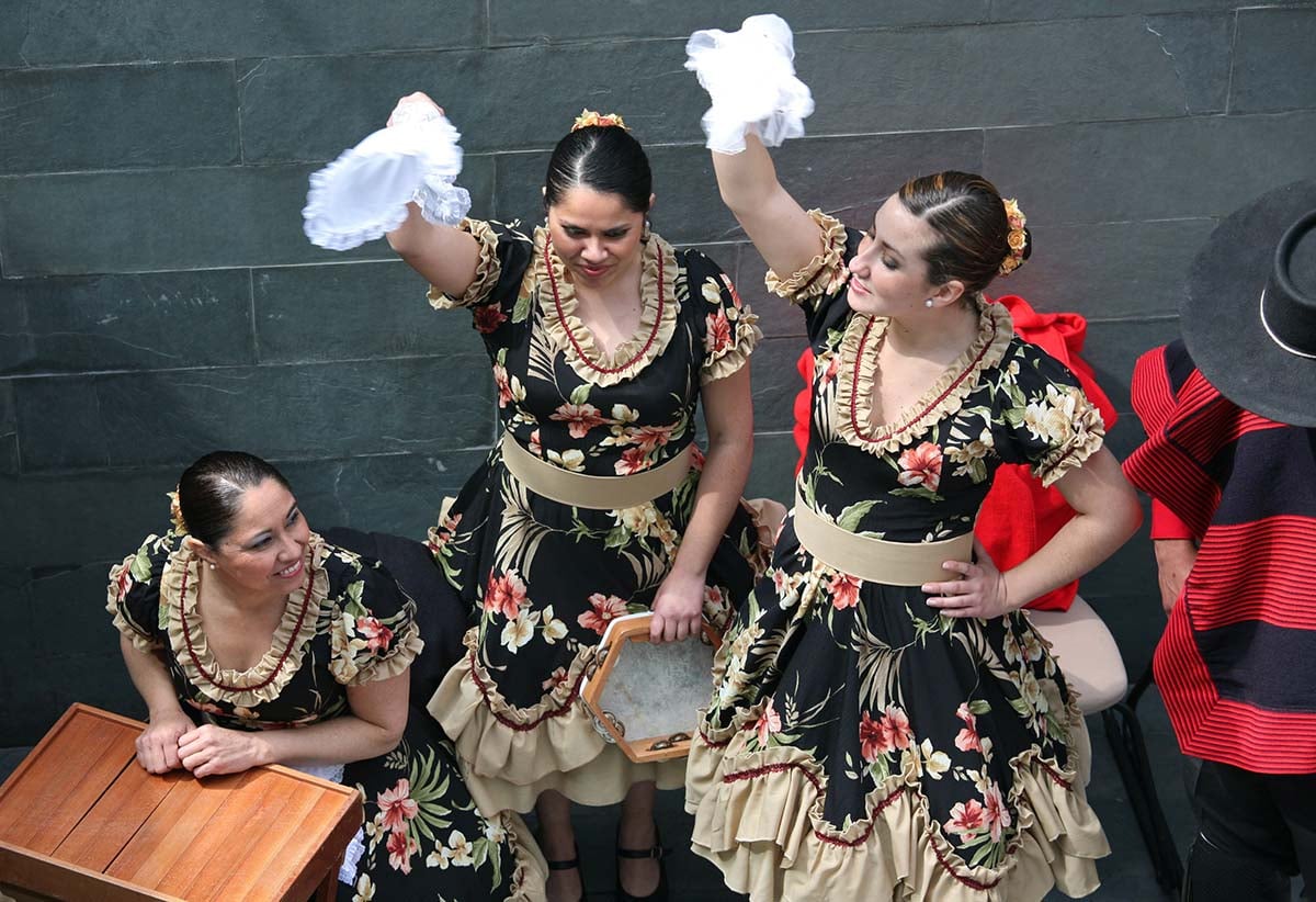 Chilean Hanky Wavers Chilean Hanky Wavers