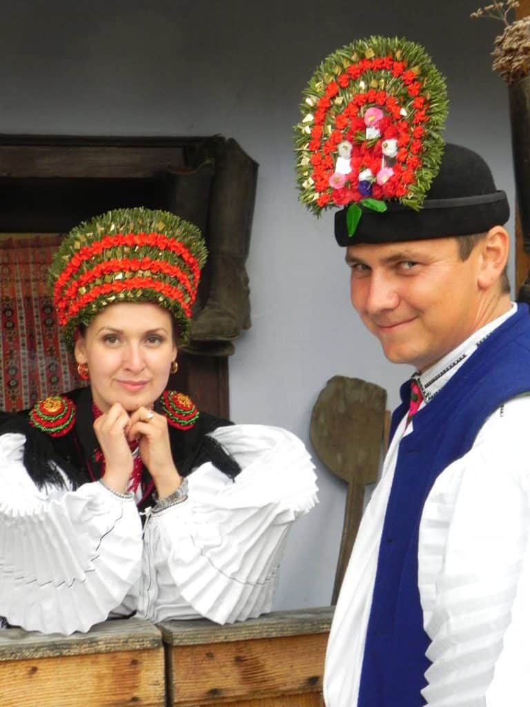 Romanian Wedding Traditions: 6 Memorable Customs