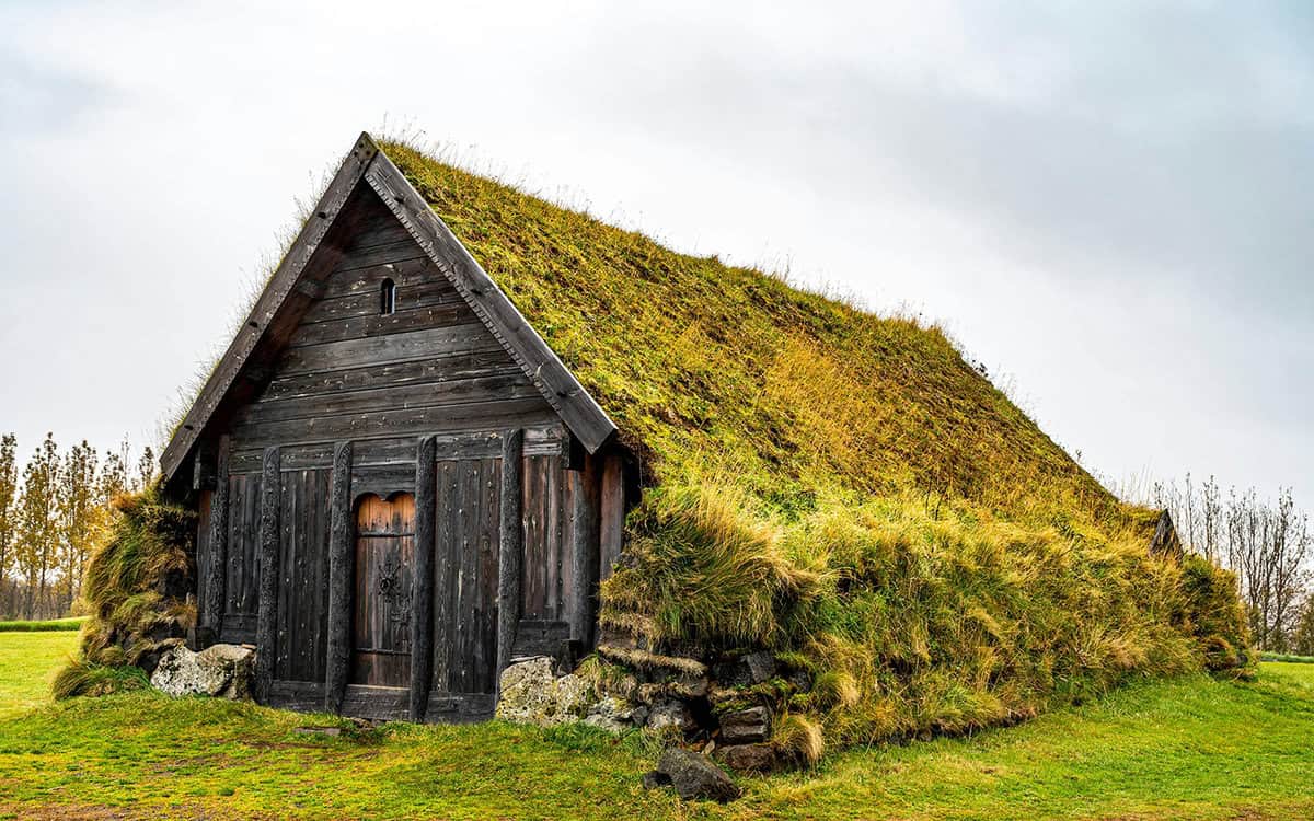 Turf Roofing in Viking Architecture 8.2.2025