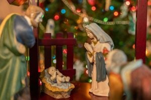 Which Religions Do Not Celebrate Holidays? 7 Powerful Ones