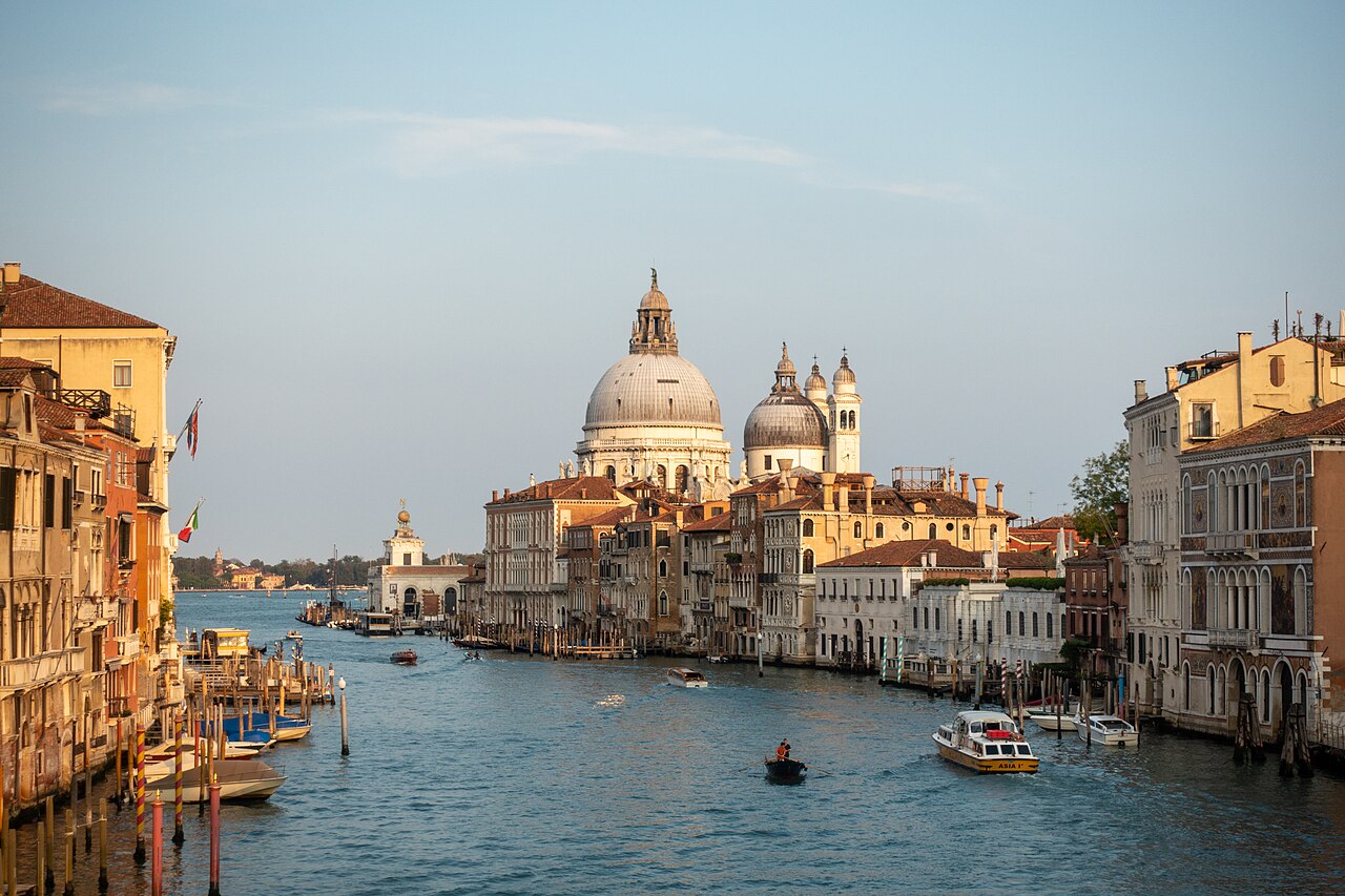 7 Iconic Landmarks That Are Shockingly Falling to Pieces 7 Iconic Landmarks That Are Shockingly Falling to Pieces