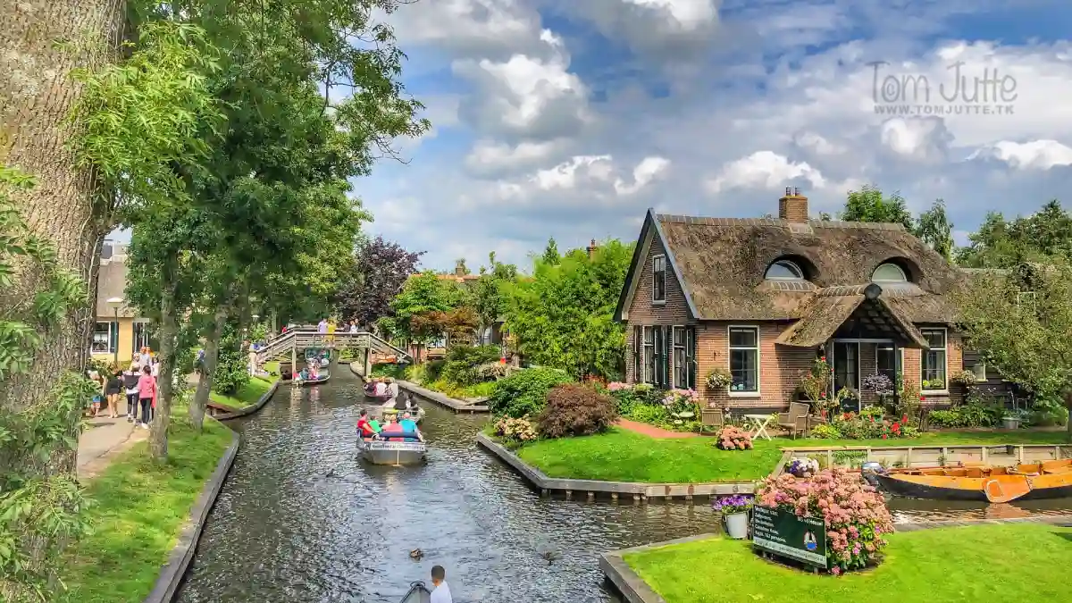 Giethoorn, Venice of the Netherlands Giethoorn, Venice of the Netherlands