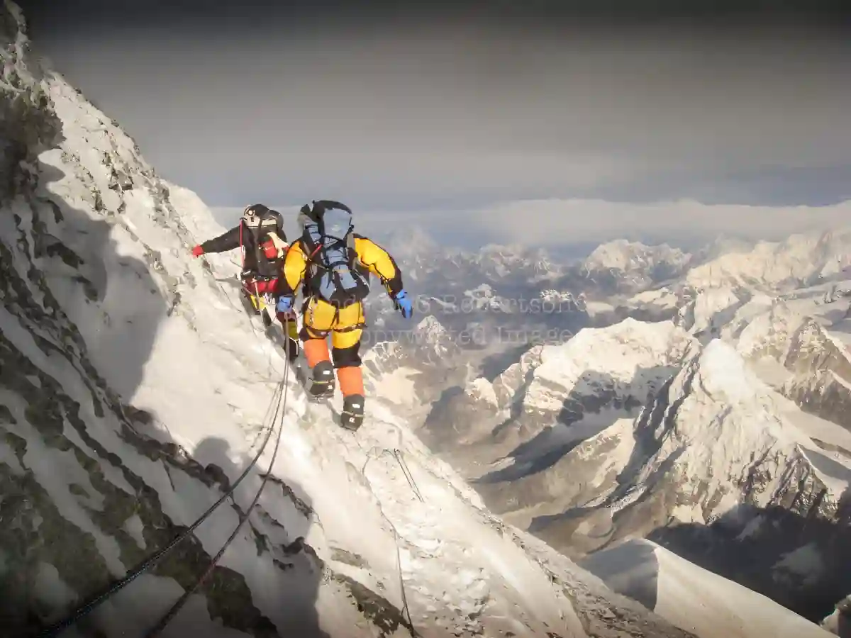 Traversing the summit pyramid
Mount Everest, Tibet Traversing the summit pyramid
Mount Everest, Tibet