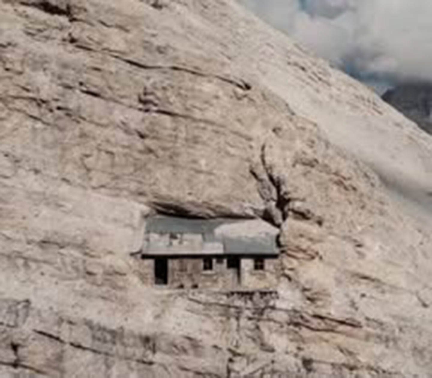 The Buffa di Perrero shelter in Italy15.06