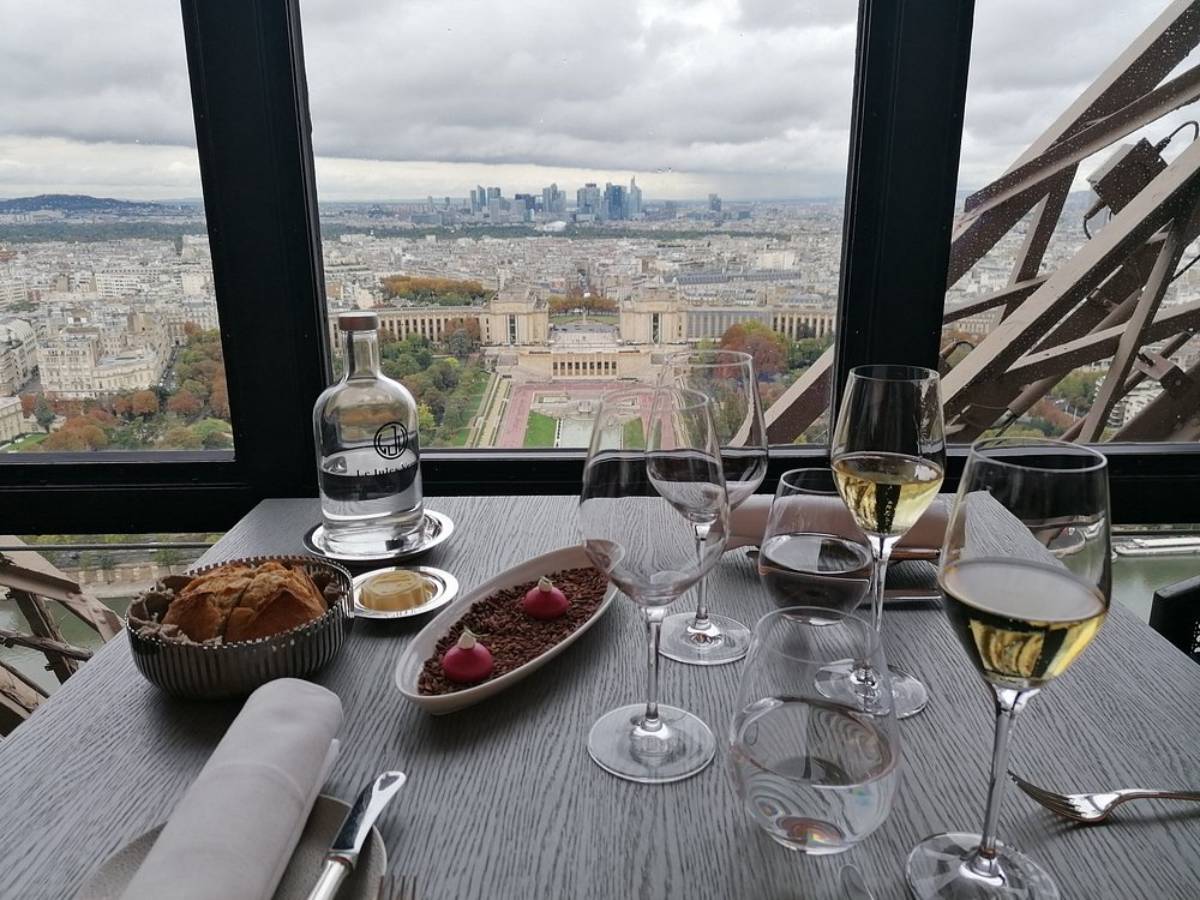 Top 10 Restaurants with the Best Views Around the World Top 10 Restaurants with the Best Views Around the World