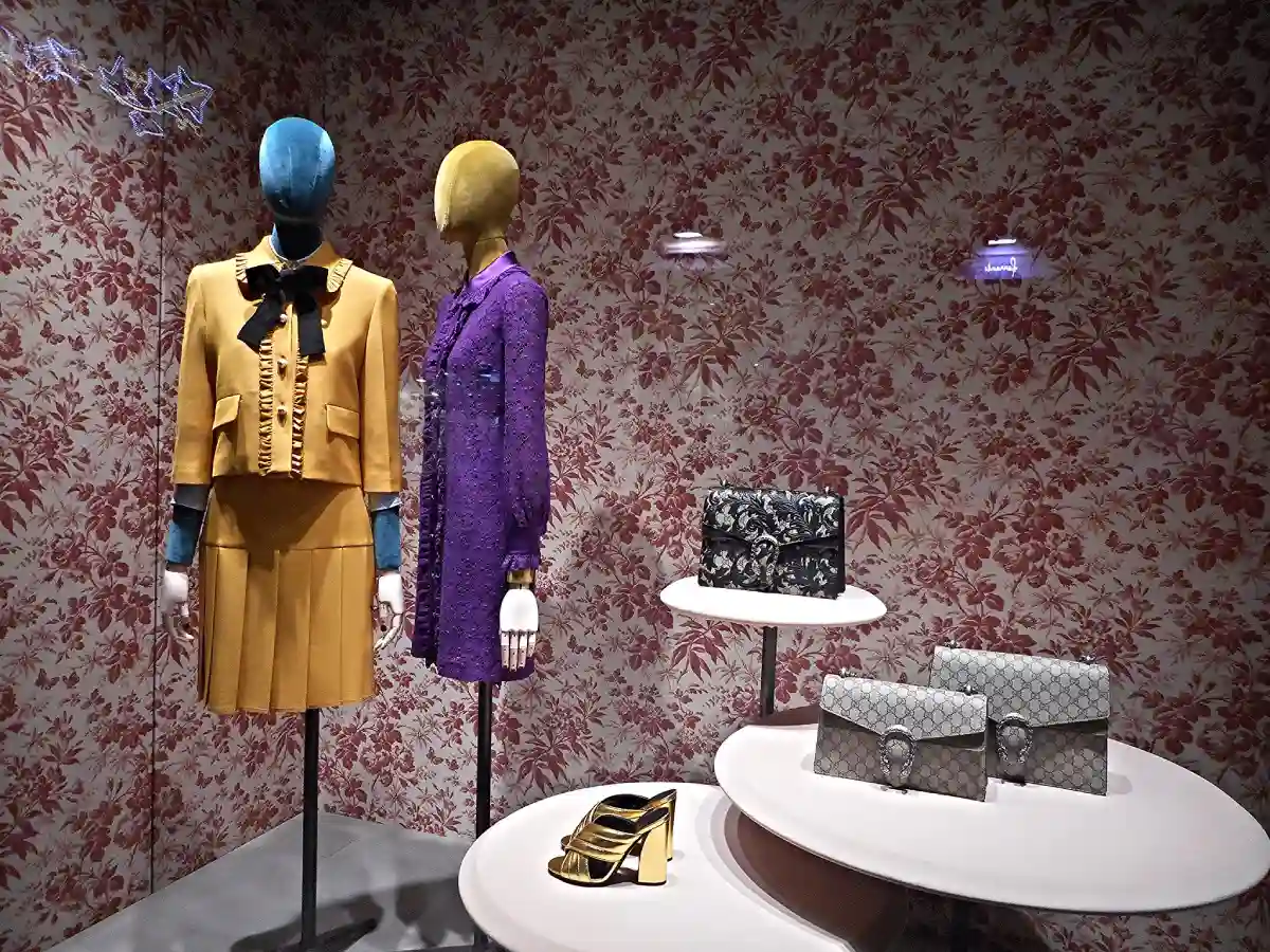 Ferragamo Christmas light display in Naples during the 2015 holiday season. Ferragamo Christmas light display in Naples during the 2015 holiday season.