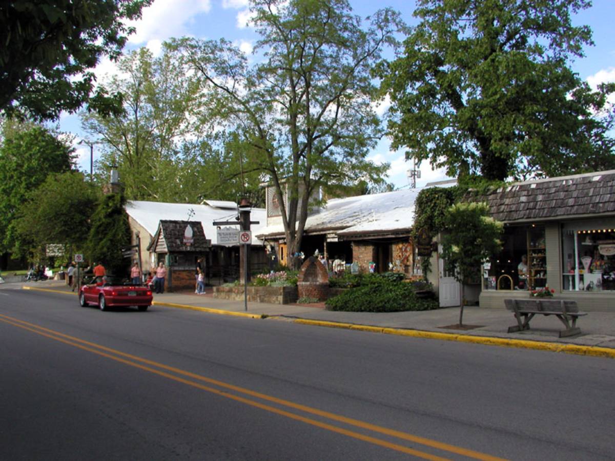 10 Most Charming Small Towns to Visit in the USA 10 Most Charming Small Towns to Visit in the USA