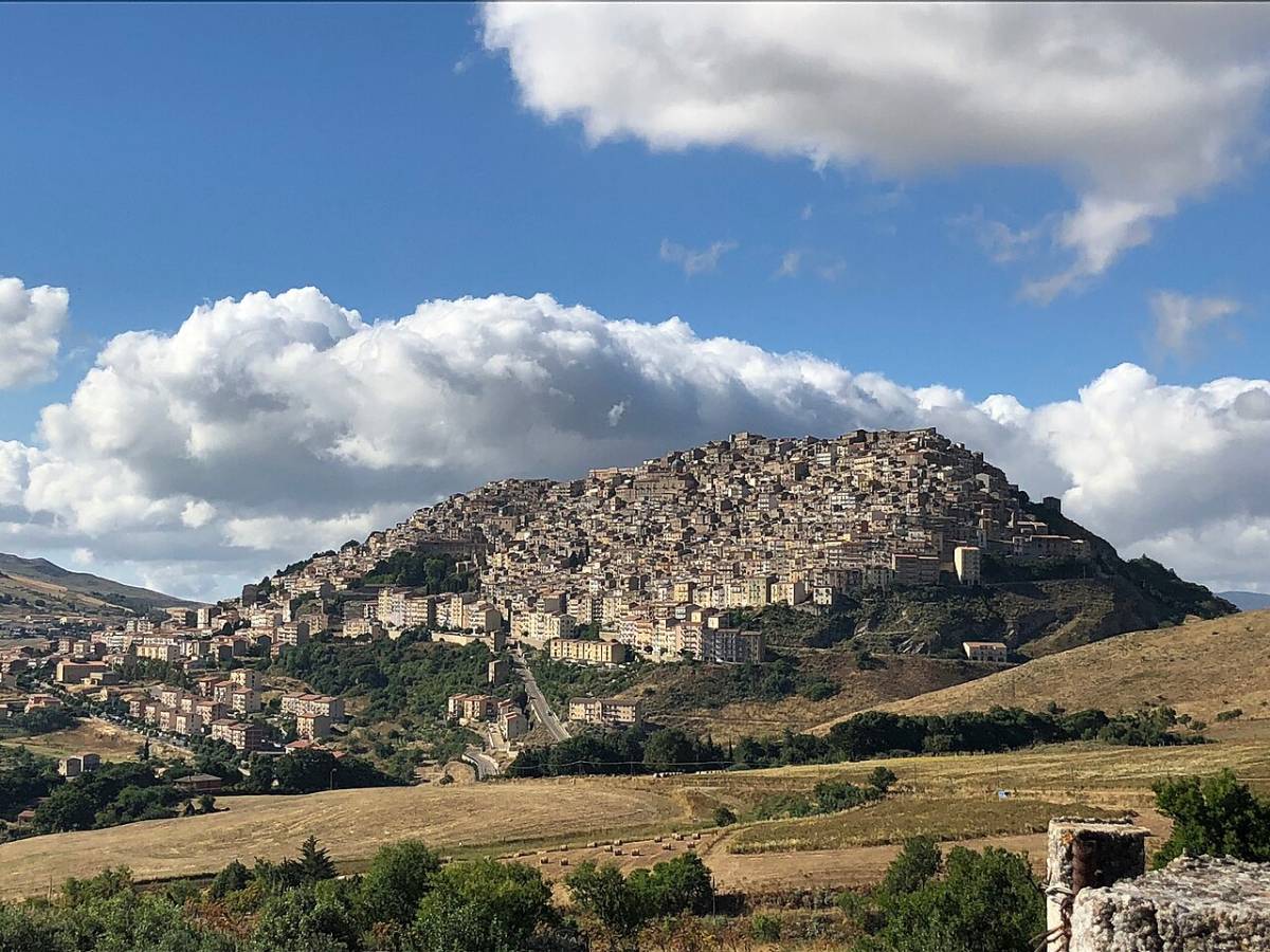 10 Stunning Italian Towns Selling Homes for Just 1 Euro8