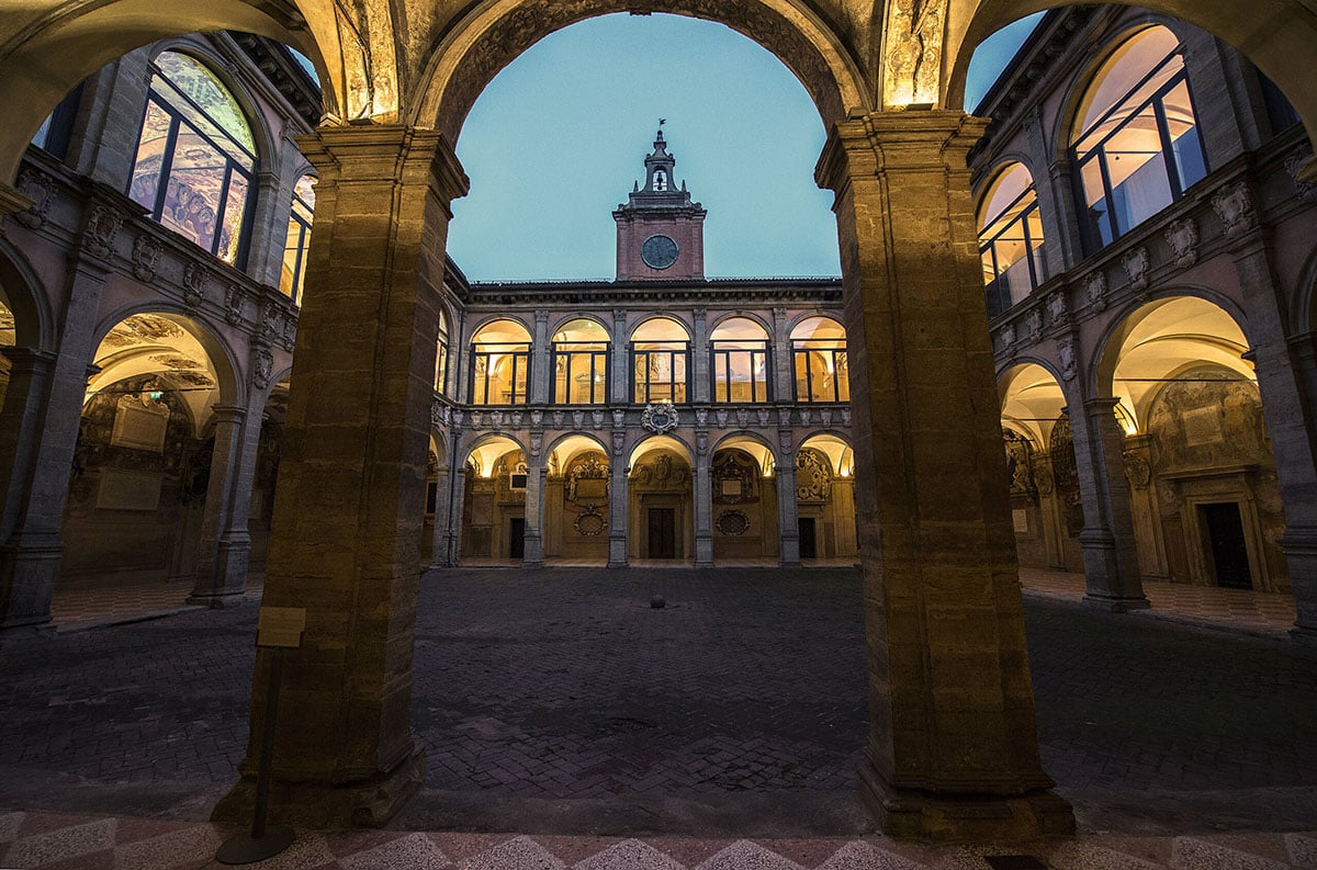Archiginnasio ora blu Bologna 1.07.2025