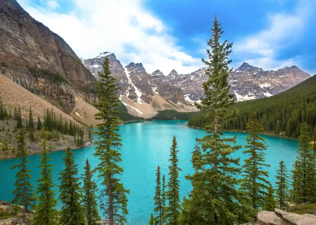 Stunning View of Moraine Lake in Banff National Park Stunning View of Moraine Lake in Banff National Park
