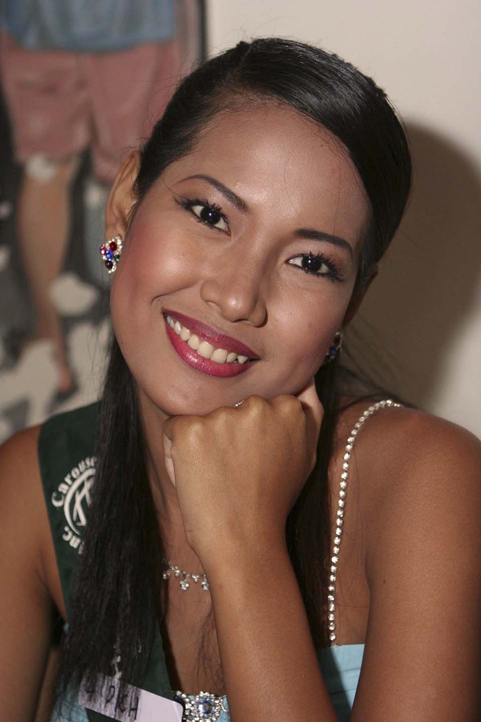 Cambodia miss universe10.07