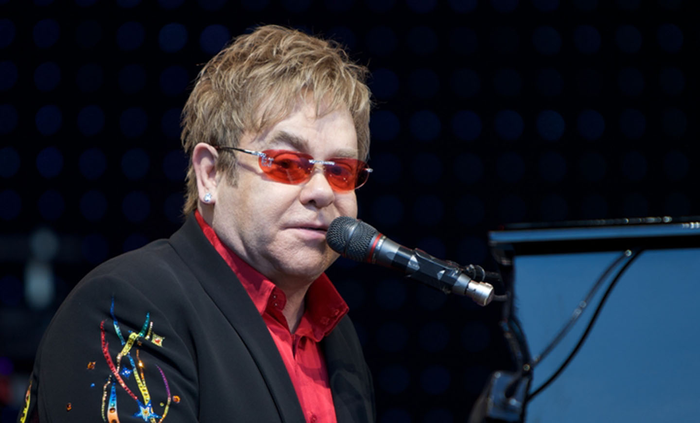 Elton John banned from Egypt20