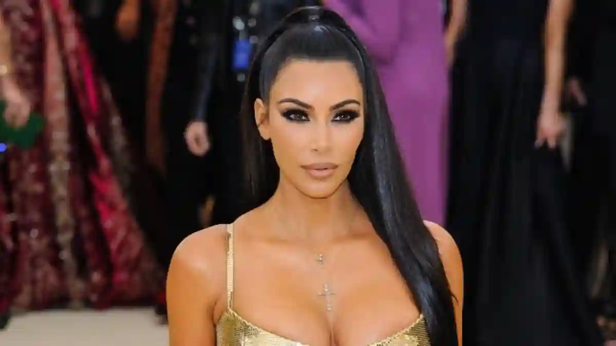 A burglar made it to mega-star Kim Kardashian 's front door before security personnel were able to catch him. A burglar made it to mega-star Kim Kardashian 's front door before security personnel were able to catch him.