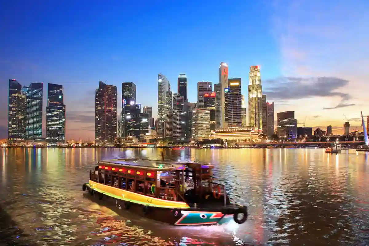 Tourists cruising along Marina Bay in Singapore, the Lion City- best time to travel to Singapore Tourists cruising along Marina Bay in Singapore, the Lion City- best time to travel to Singapore