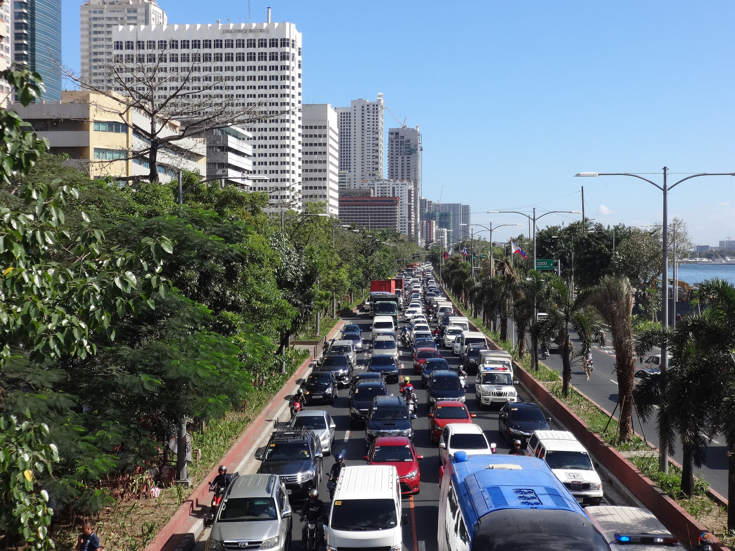 Roxas Boulevard traffic Manila 13.07.2025