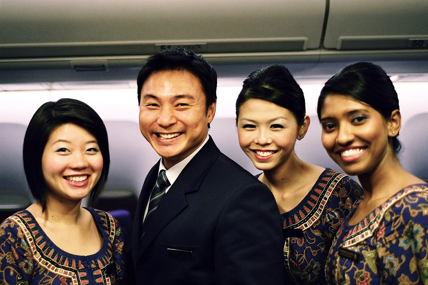 Singapore Airlines beautiful hostesses05.07