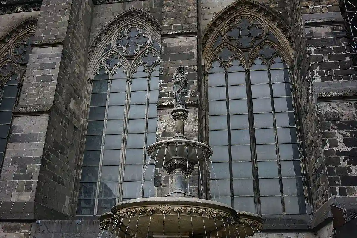 The famous Cologne Cathedral fountain featuring a statue of St. Peter, one of the famous statues in Germany, located near the cathedral’s entrance. The famous Cologne Cathedral fountain featuring a statue of St. Peter, one of the famous statues in Germany, located near the cathedral’s entrance.