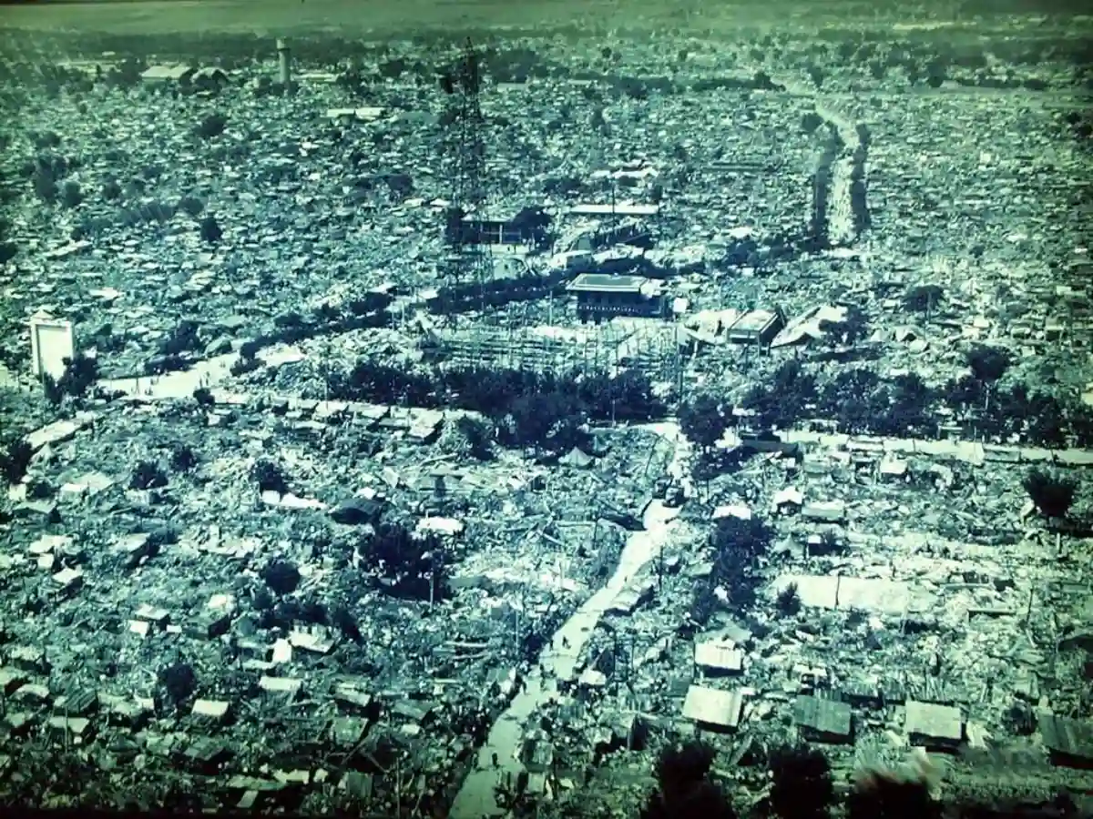 The 1976 Tangshan Earthquake The 1976 Tangshan Earthquake