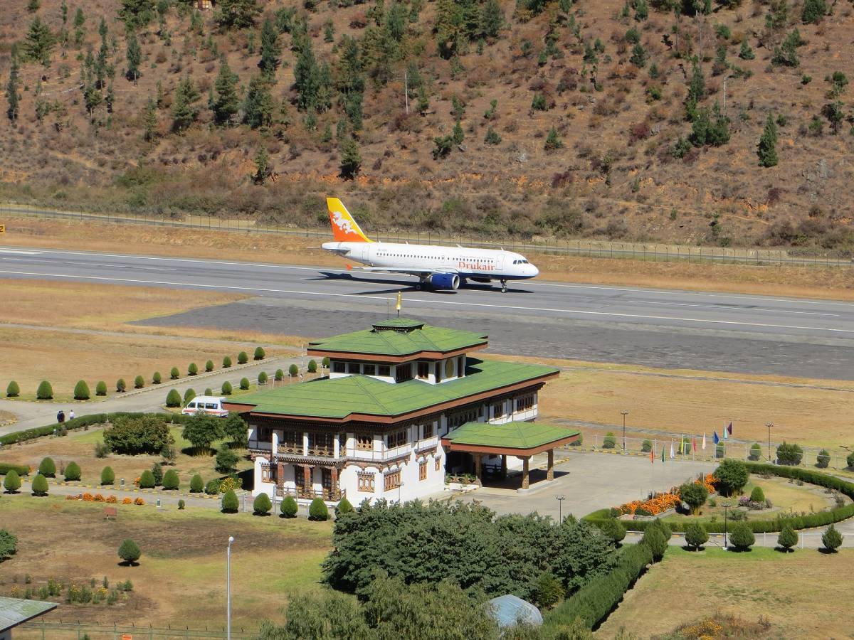 The 10 Scariest Airports in the World That Will Test Your Nerves1
