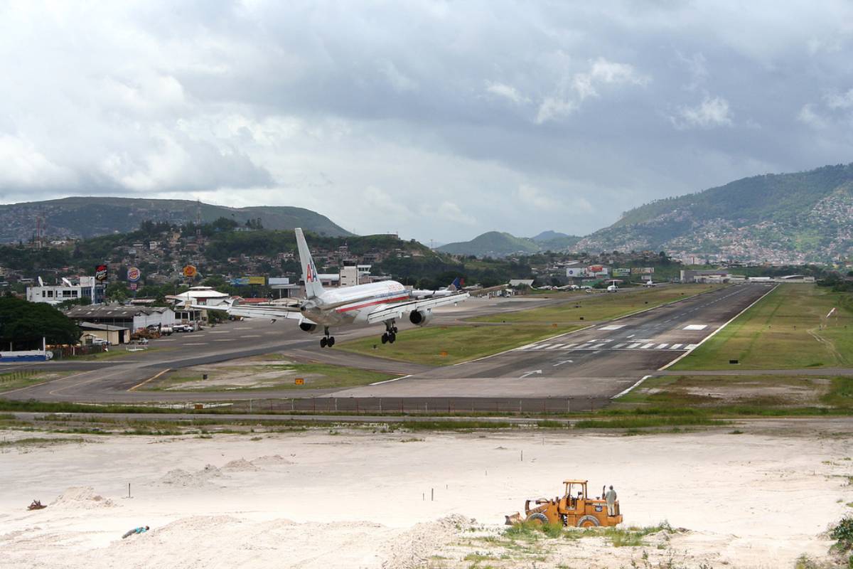 The 10 Scariest Airports in the World That Will Test Your Nerves3