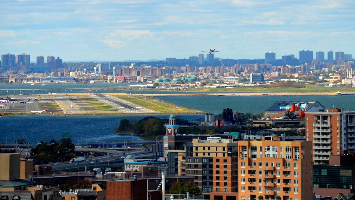The 10 Scariest Airports in the World That Will Test Your Nerves6