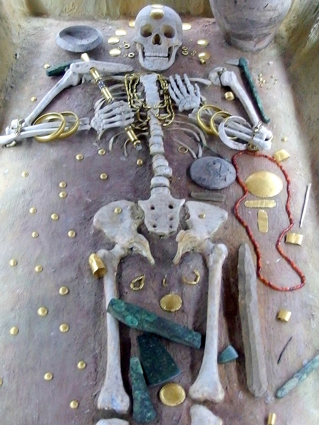 Vampire Burials Bulgaria16.07