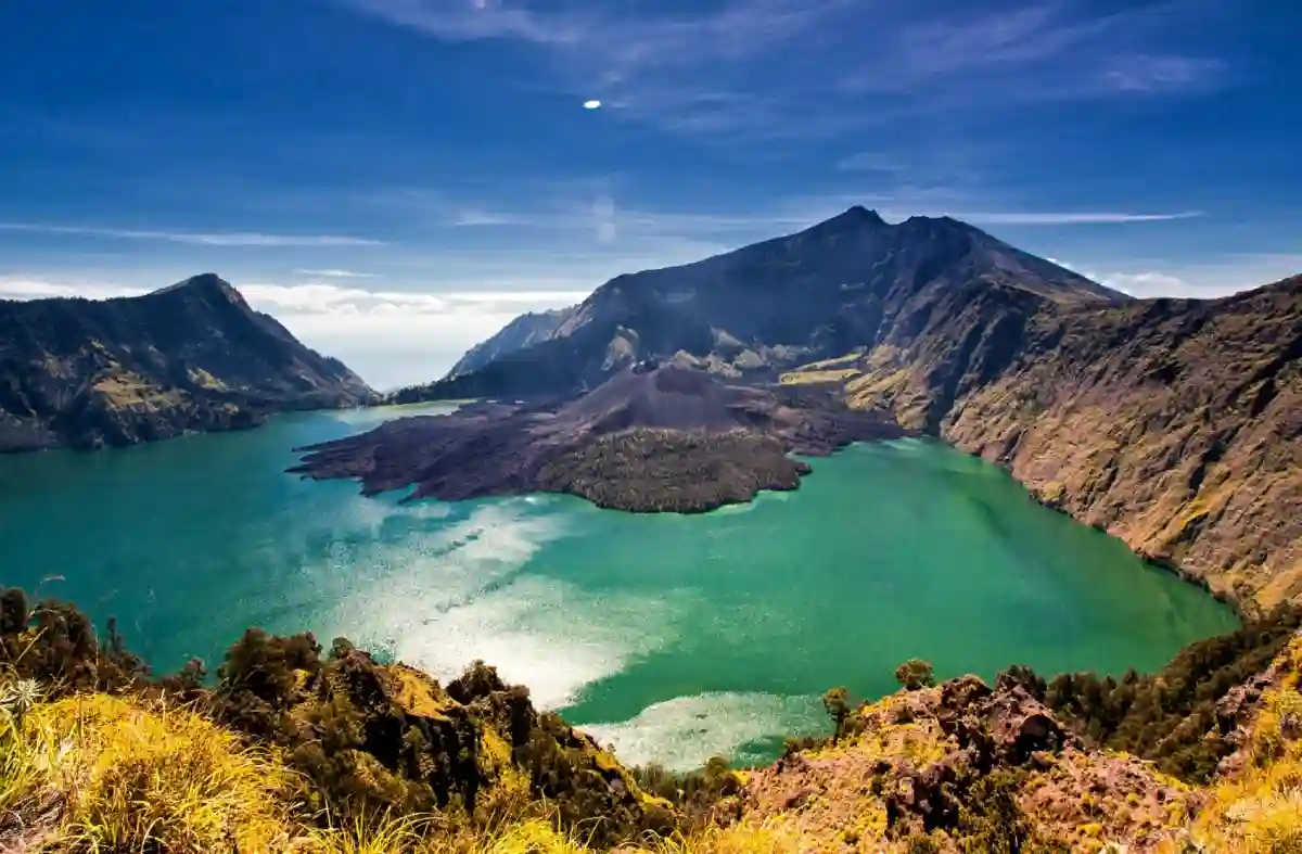 Breathtaking view of Mount Rinjani, Indonesia – an iconic volcano and trekking destination in Southeast Asia. Breathtaking view of Mount Rinjani, Indonesia – an iconic volcano and trekking destination in Southeast Asia.
