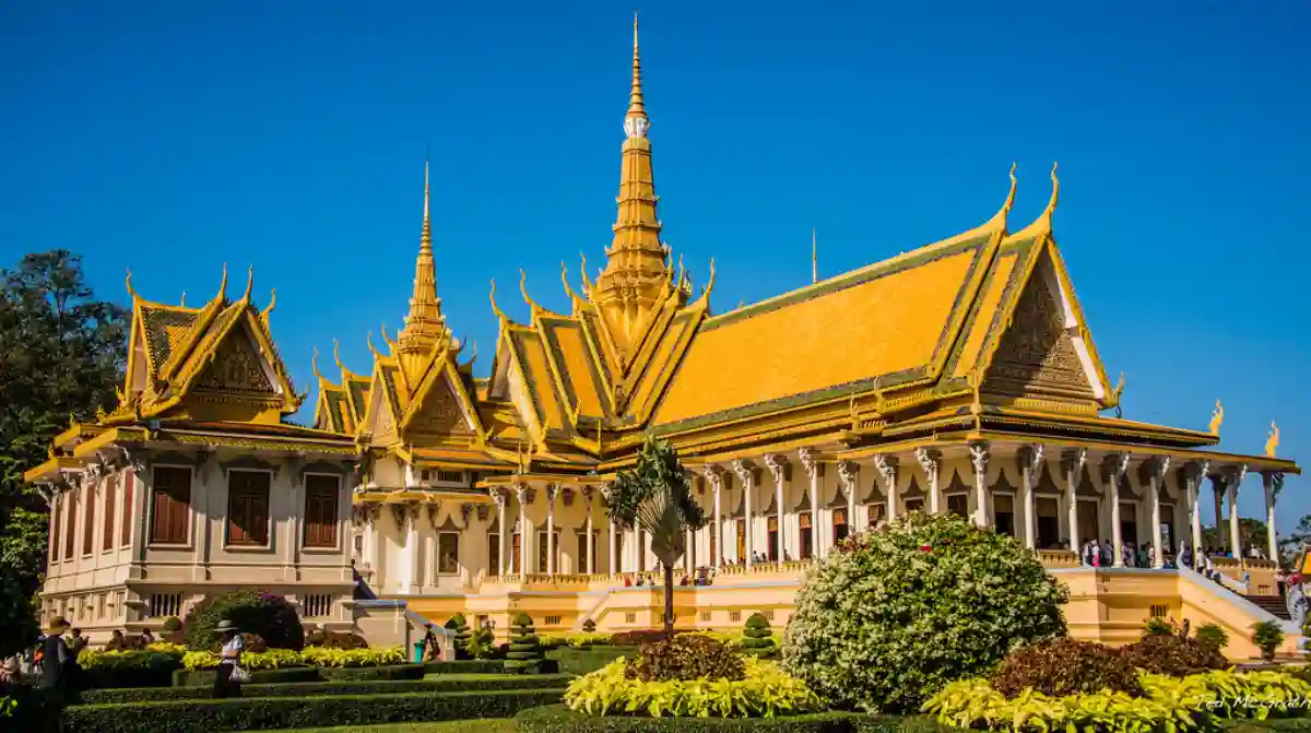 The Royal Palace in Phnom Penh, Cambodia – A stunning example of Khmer architecture and a symbol of Cambodia's royal heritage. The Royal Palace in Phnom Penh, Cambodia – A stunning example of Khmer architecture and a symbol of Cambodia's royal heritage.