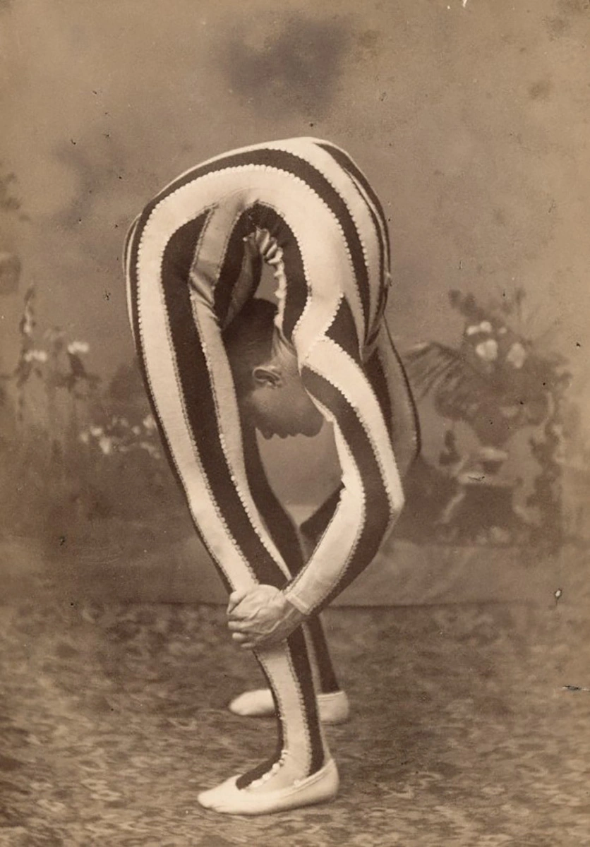 contortionist doing a backbend 7.08.2025