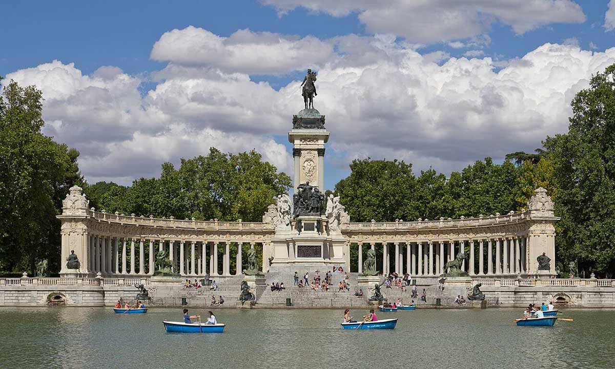 Monumento a Alfonso XII de Espana en los Jardines del Retiro 4.02.2026